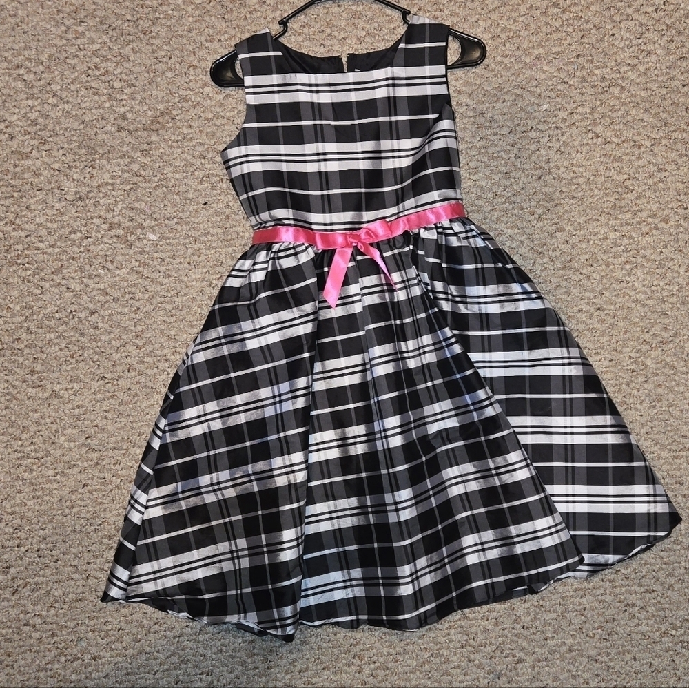 Stylish Black and White Plaid Kids Dress with Pink Accent
